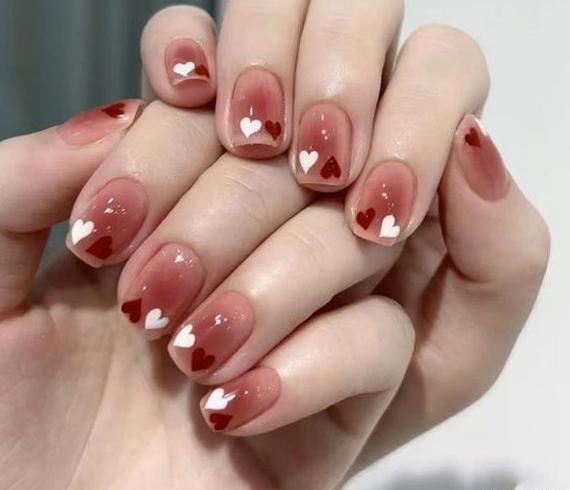 عکس کاشت ناخن طرح دار دخترانه