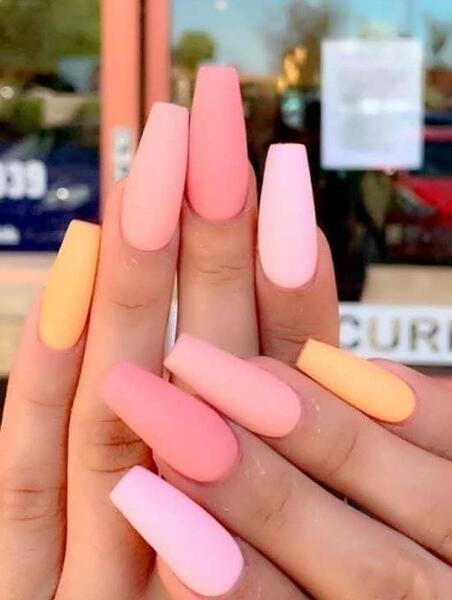 عکس طراحی ناخن رنگی رنگی