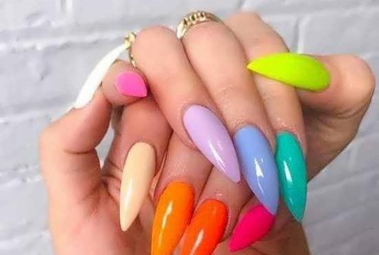 عکس طراحی ناخن رنگی رنگی