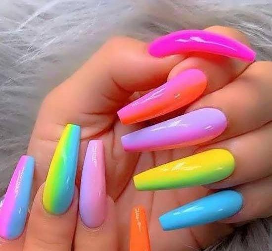 عکس طراحی ناخن رنگی رنگی