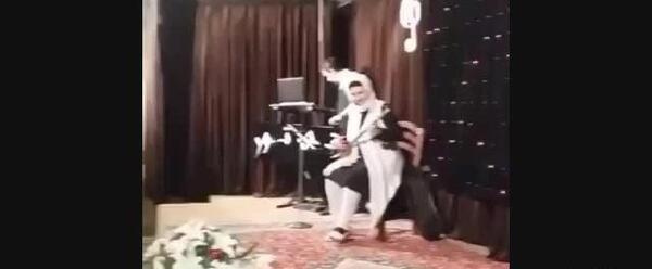 عکس نوشته تمام دنیا یک طرف تو یک طرف عزیزم