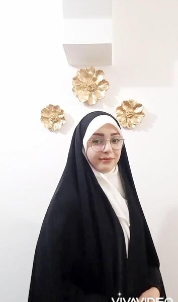 عکس دختر عینکی با حجاب