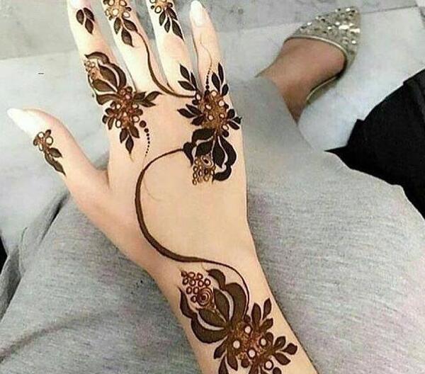 عکسهای طرح حنا روی دست