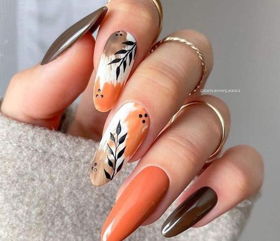 عکس طراحی ناخن راه راه