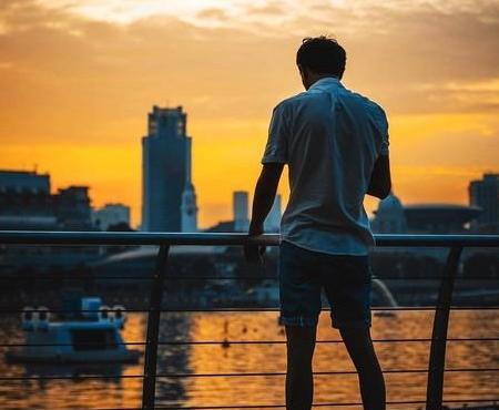 عکس پروفایل پسر غمگین بدون متن