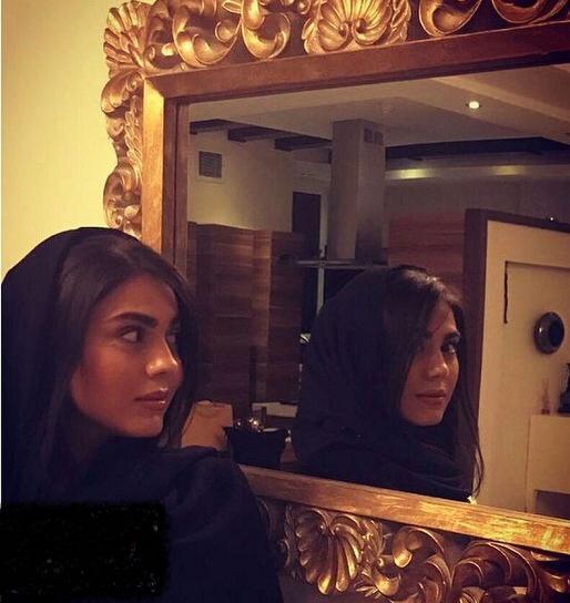 ژست عکس جلوی اینه