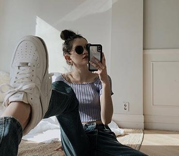 ژست عکس جلوی اینه