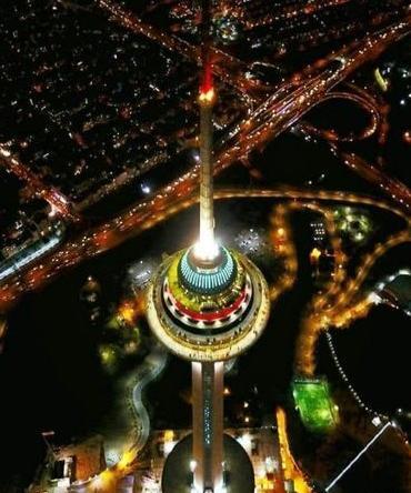 عکس غروب برج میلاد