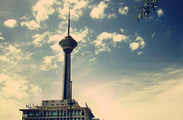 عکس غروب برج میلاد