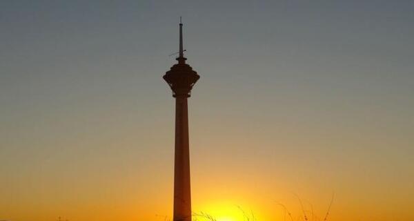 عکس غروب برج میلاد