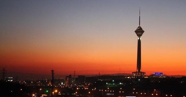 عکس غروب برج میلاد