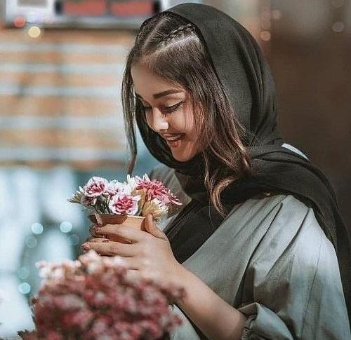ژست عکس با دسته گل عروس
