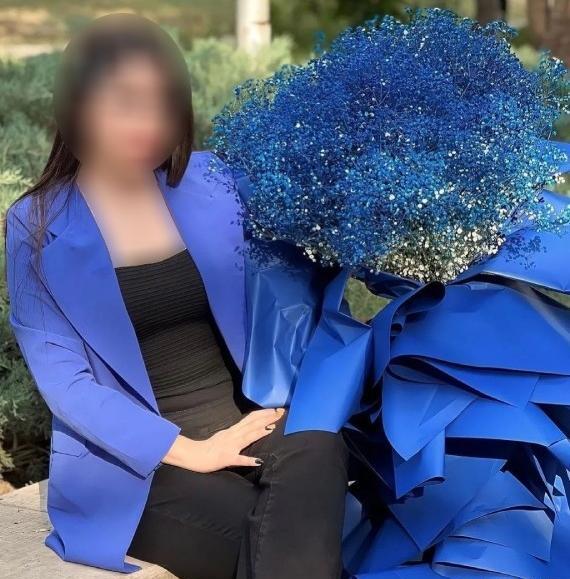 ژست عکس با دسته گل عروس