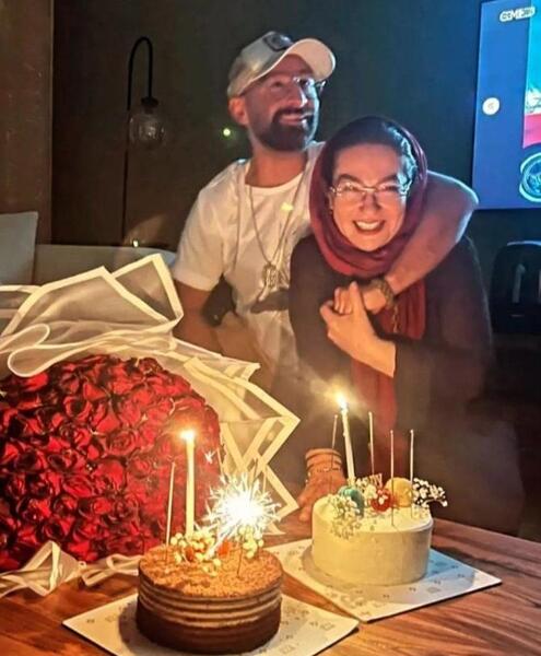 ژست عکس با دسته گل عروس