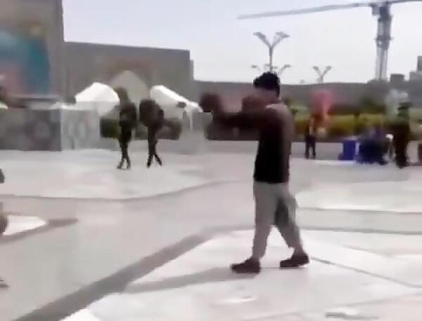 عکس طلبه در حرم امام رضا