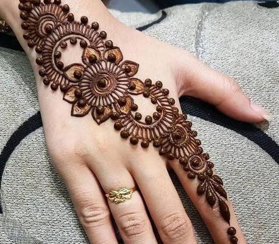 عکس از حنا روی دست