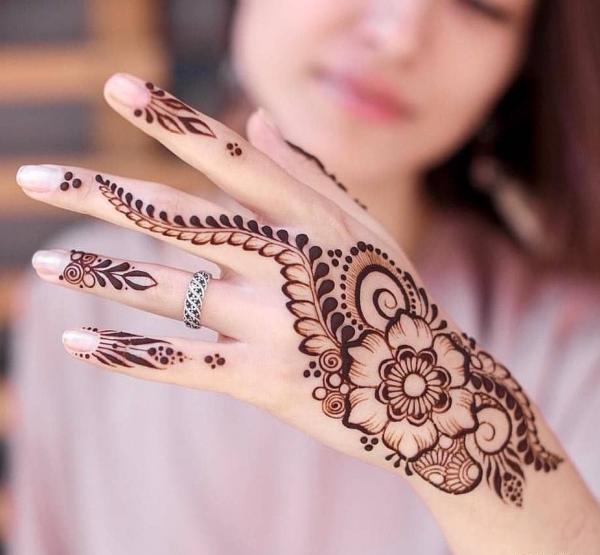 عکس از حنا روی دست