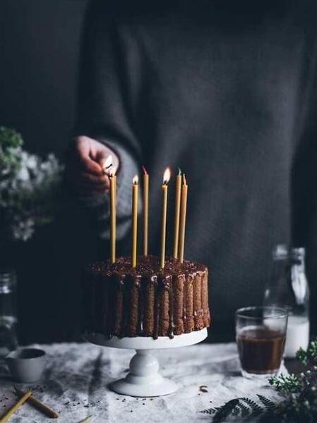 ایده عکس تولد با کاپ کیک