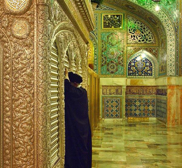 عکس چاقو زدن در حرم امام رضا