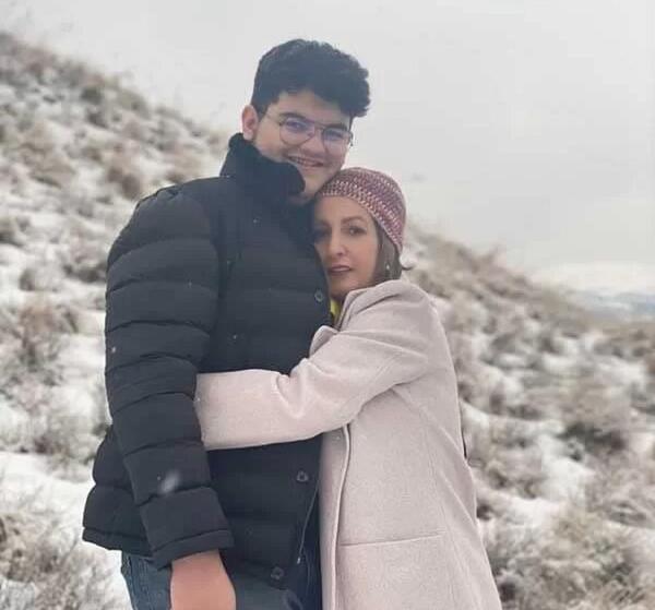 عکس شقایق دهقان در ساختمان پزشکان
