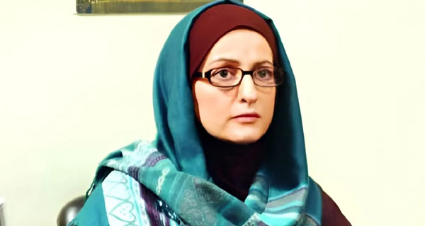 عکس شقایق دهقان در ساختمان پزشکان