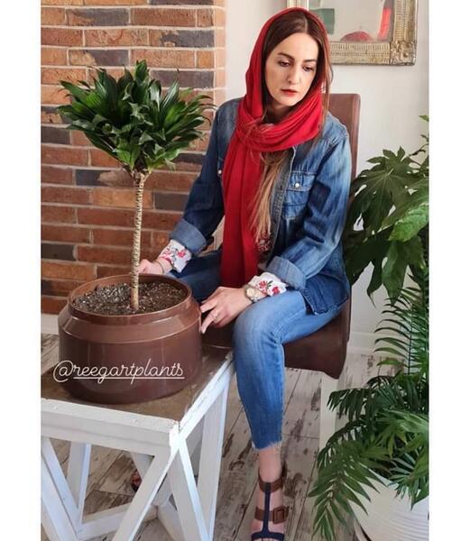 عکس شقایق دهقان در ساختمان پزشکان