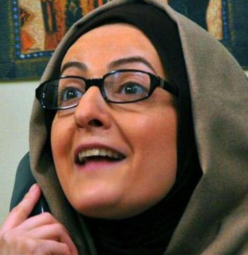 عکس شقایق دهقان در ساختمان پزشکان