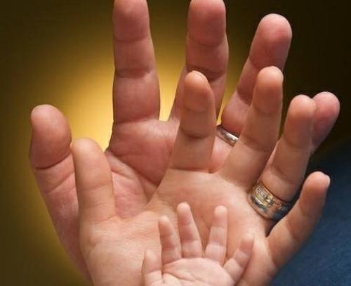 عکس نوشته خوشبختی یعنی من و تو ثمره عشقمون