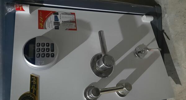 عکس گاوصندوق دیجیتال