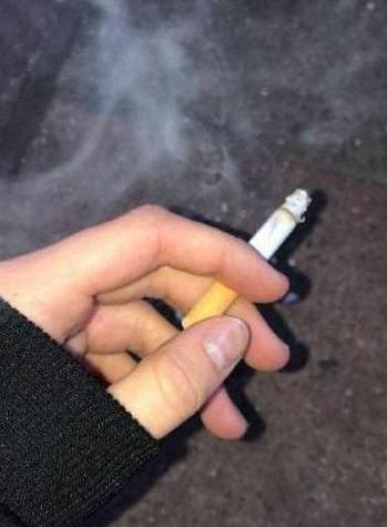 عکس دختر سیگاری فیک