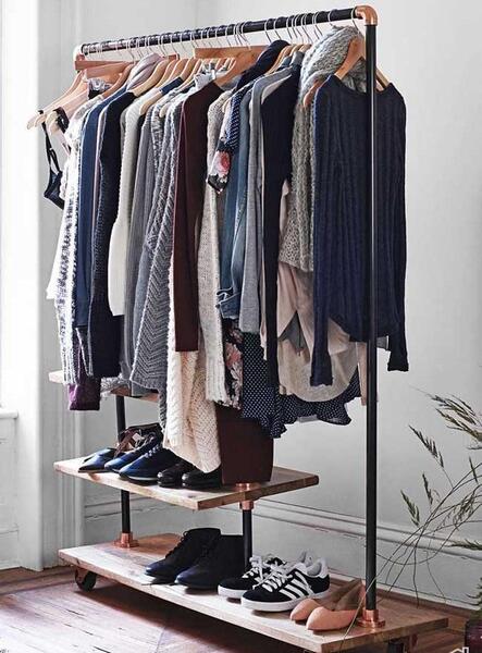 عکس چوب لباسی ایستاده