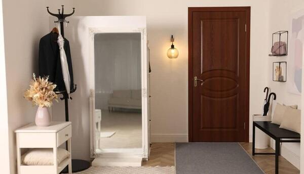 عکس چوب لباسی ایستاده