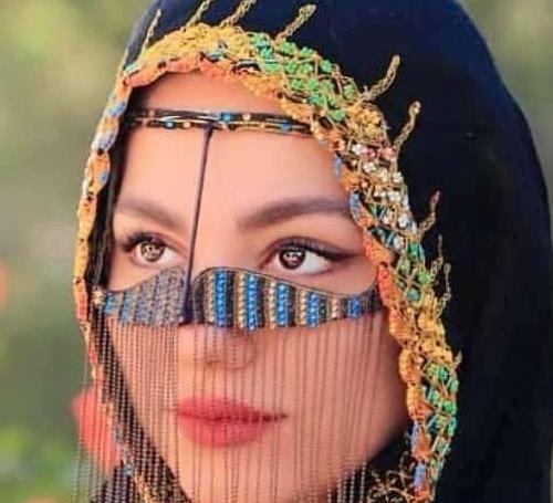 عکس پروفایل دختر بلوچ با گوشی