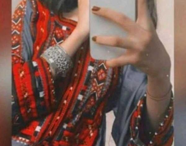 عکس پروفایل دختر بلوچ با گوشی