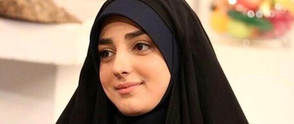 عکس دختر با حجاب در حال گریه