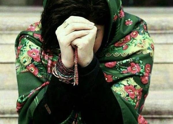 عکس دختر با حجاب در حال گریه