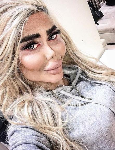 عکس دختر پلنگ صورتی
