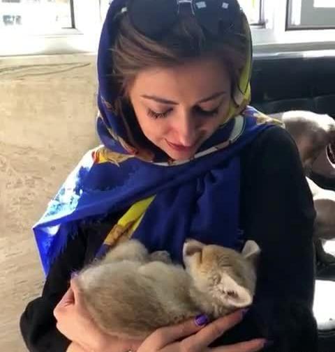 عکس با حجاب نفیسه روشن