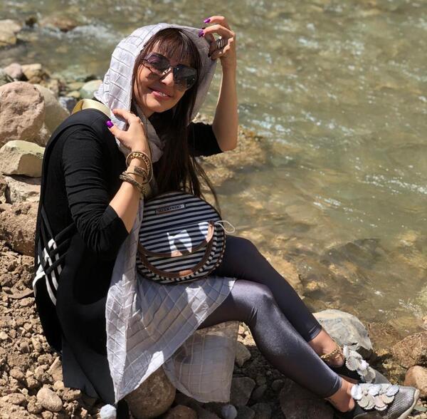 عکس با حجاب نفیسه روشن