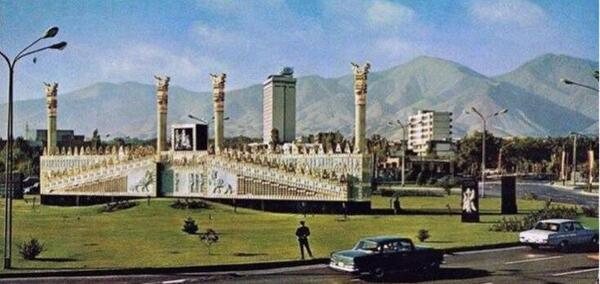 عکس تخت جمشید در سال ۱۳۵۰
