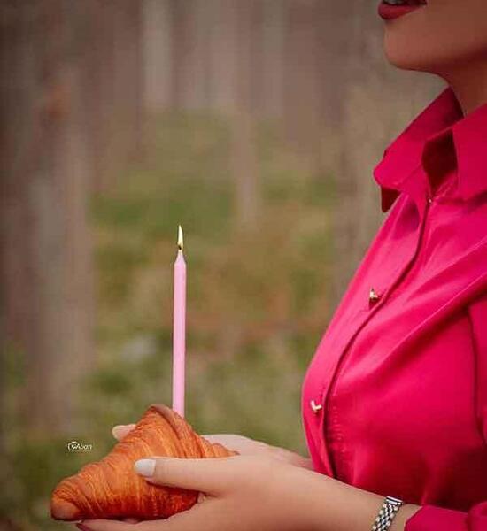 عکس ایده عکاسی تولد در کافی شاپ