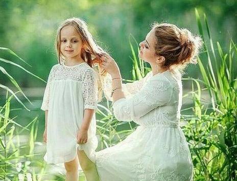 ژست عکس مادر و دختر بزرگ