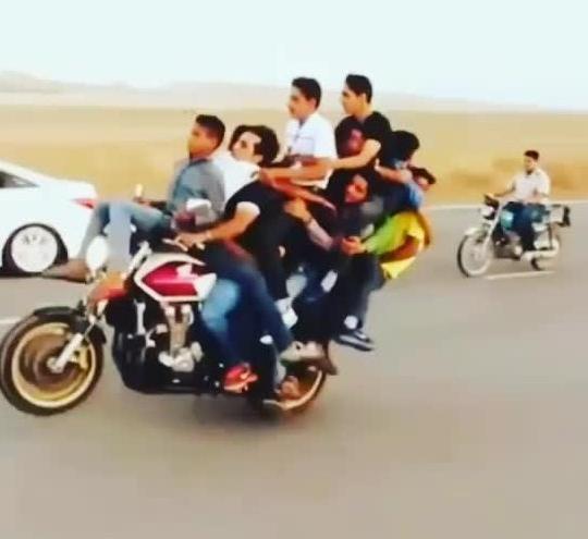 عکس موتور سی بی ۱۳۰۰ مشکی