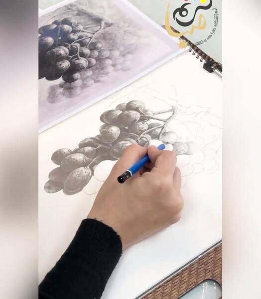 عکس نقاشی سیاه قلم صورت ساده
