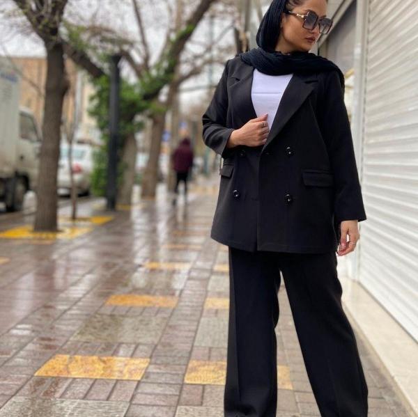 ژست عکس تولد با کت و شلوار زنانه