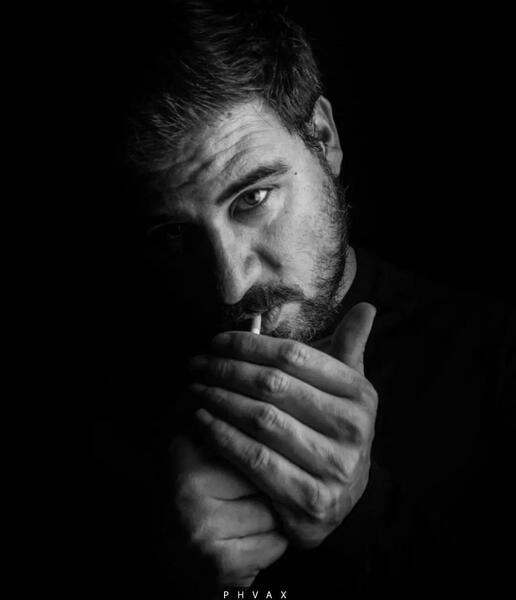 عکس ژست عکاسی مردانه با سیگار