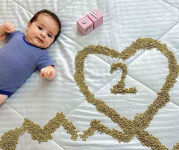 ایده عکس ماهگرد نوزاد در منزل