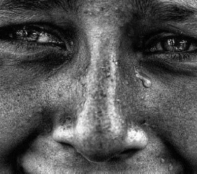 عکس چشم دختر اشکی