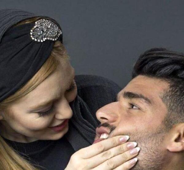 عکس با نوشته ی ریحانه