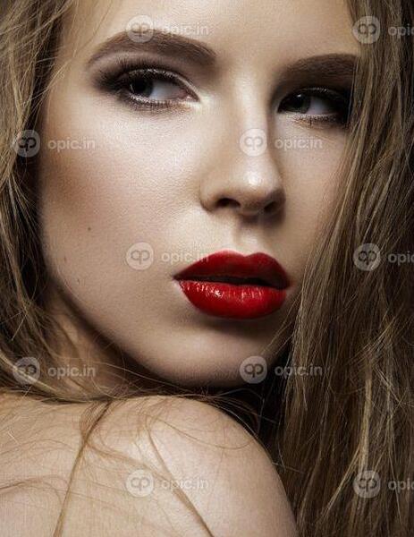عکس زن زیبا با آرایش